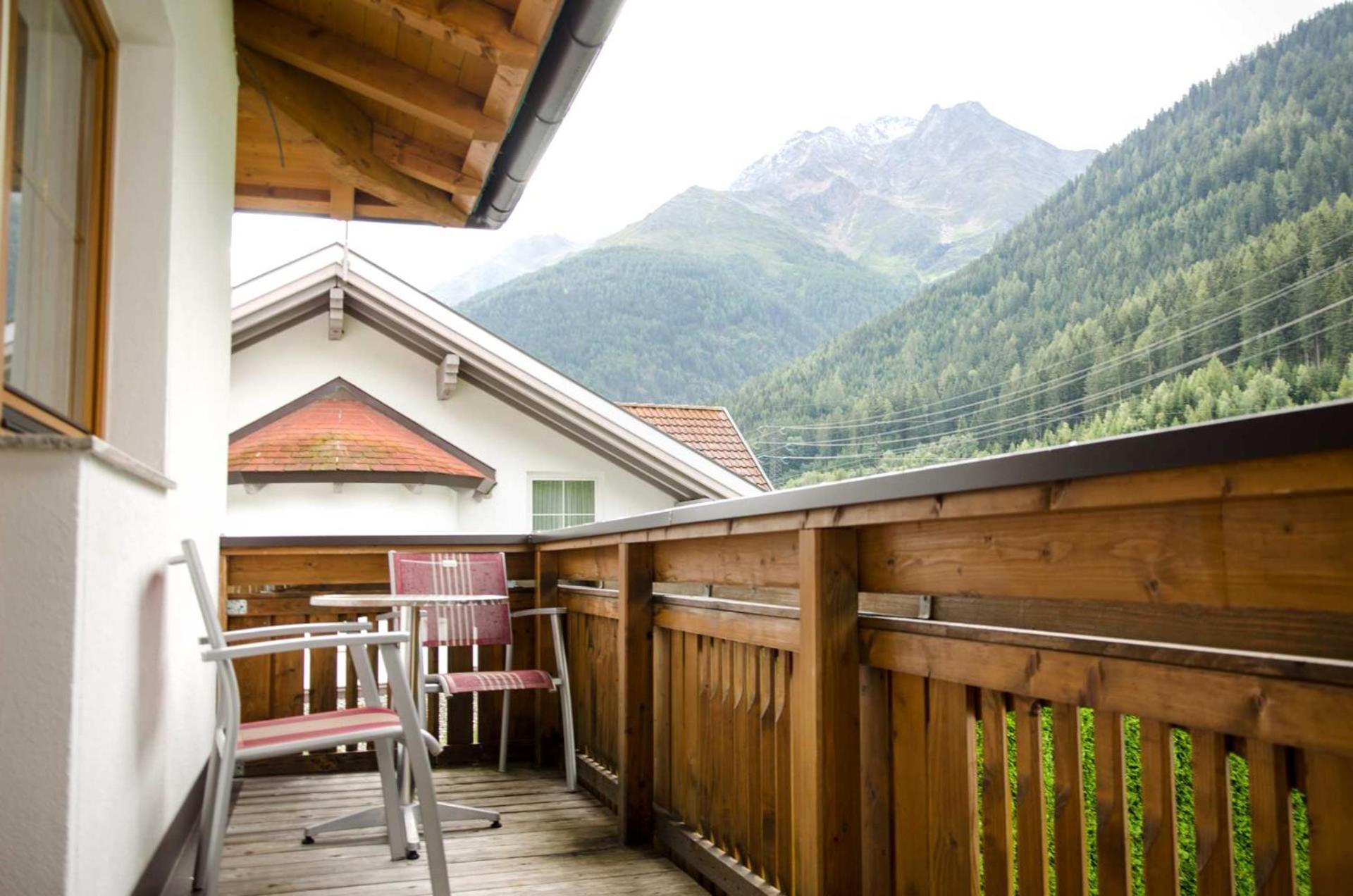 Haus Alpin Apartments Pettneu am Arlberg Eksteriør billede